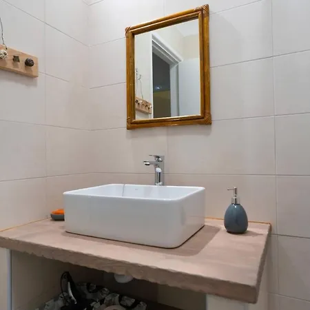 Chrysi's House φιλόξενο, άνετο και με υπέροχη θέα. Myrties