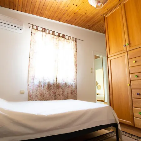 Chrysi's House φιλόξενο, άνετο και με υπέροχη θέα. Semesterbostad Myrties