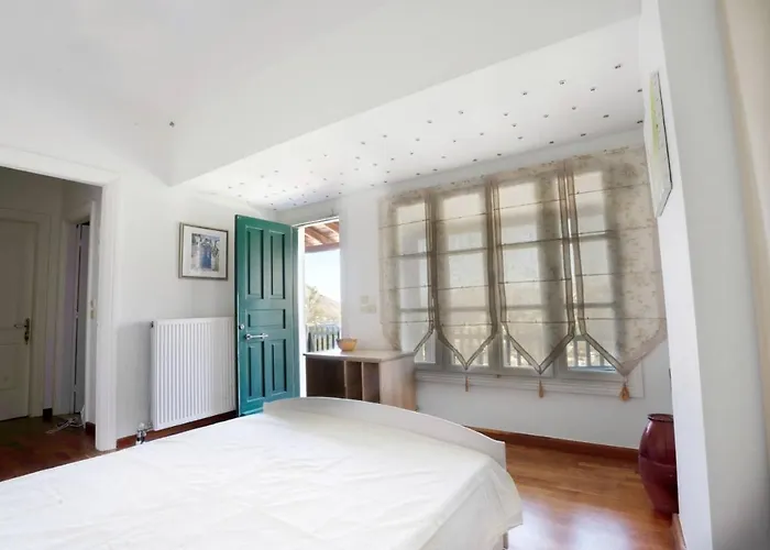 Chrysi's House φιλόξενο, άνετο και με υπέροχη θέα. 別荘 Myrties