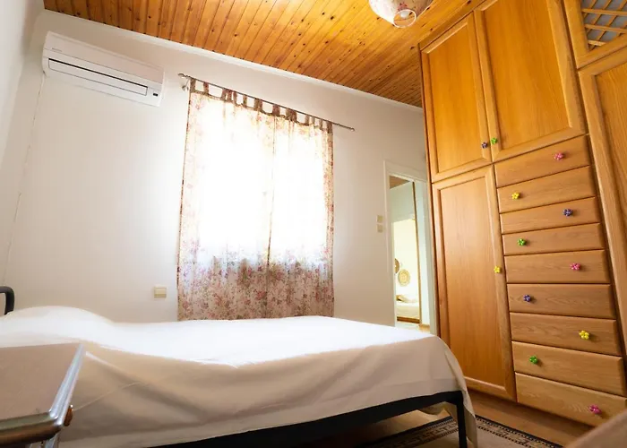 Chrysi's House φιλόξενο, άνετο και με υπέροχη θέα. 別荘 Myrties